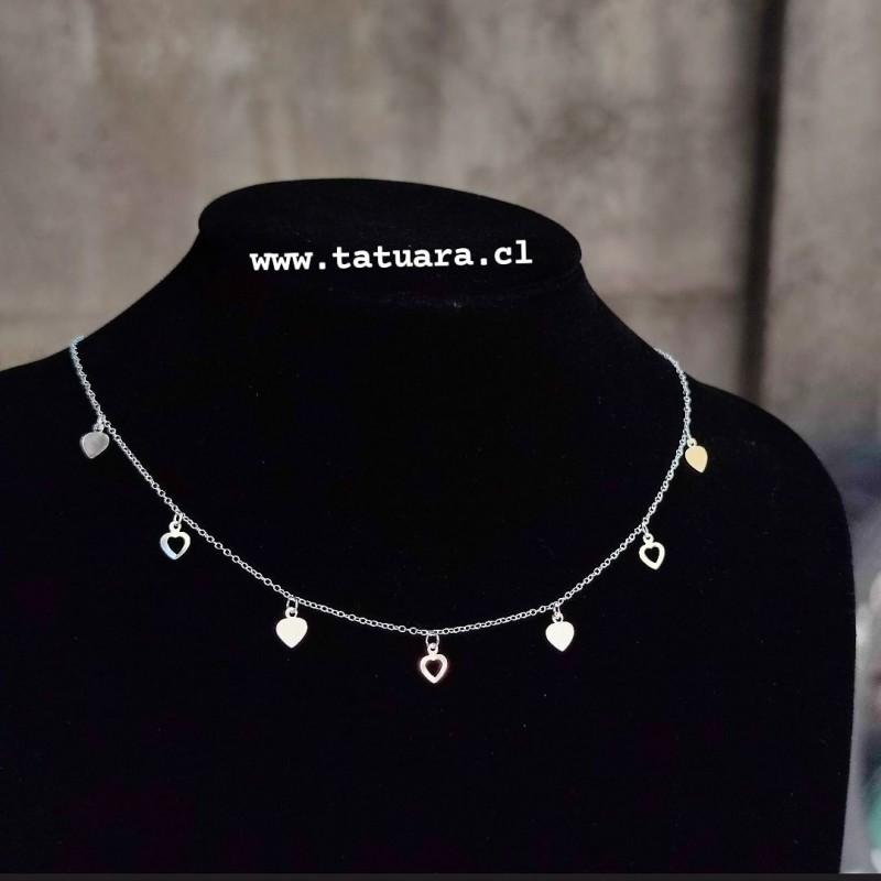 Collar de corazones intercaladas